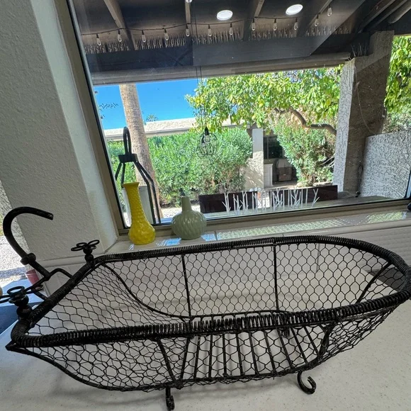 VTG Chicken Wire Bathtub Style Farmhouse Shabby Sheik Home Decor - Picture 1 of 3